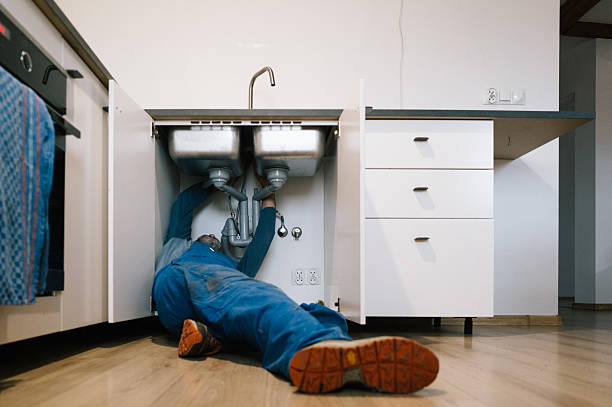 Professional Emergency Plumber technician working in Dunkirk, IN